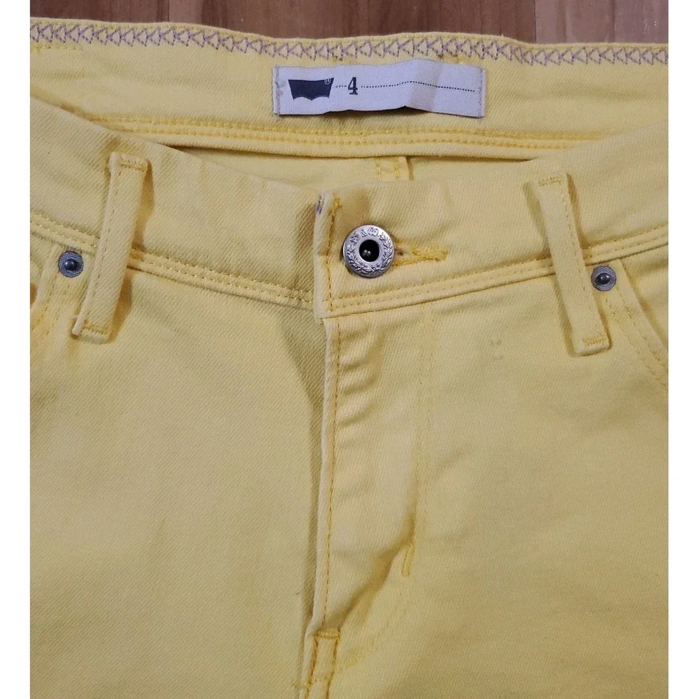 Levis Banana Yellow Shorts Womens Size 4 Waist‎ 29